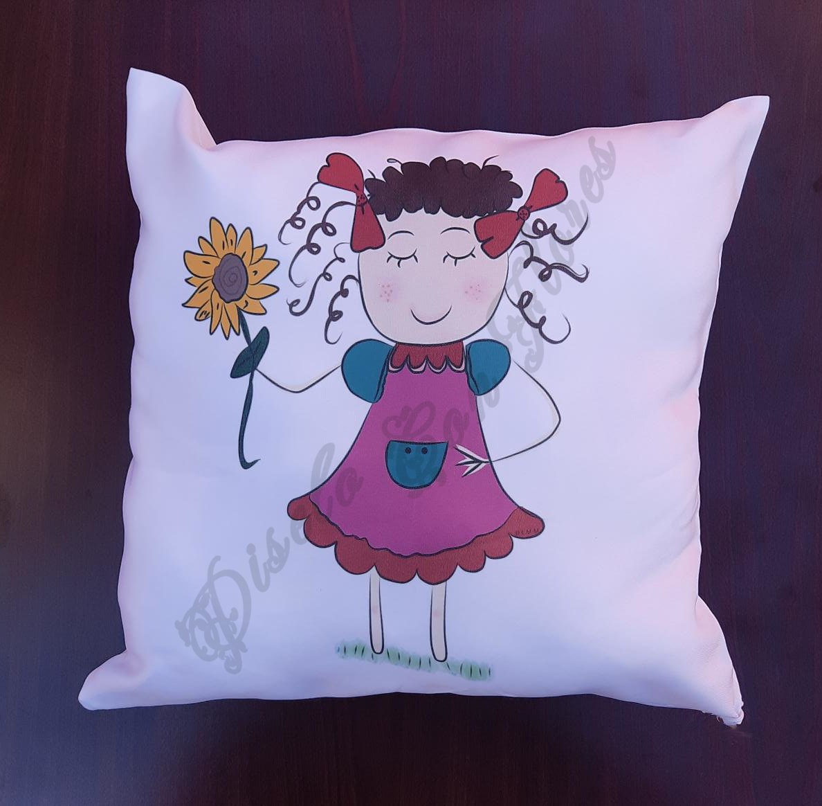 Cojín Niña Delantal (blanco)